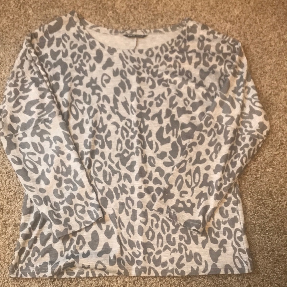 ‼️SOLD‼️ Super cute worn off one shoulder, wide neck leopard print tunic•SML